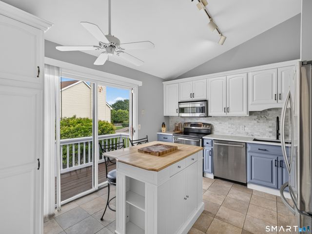 25 Penny Lane, New London, CT 06320