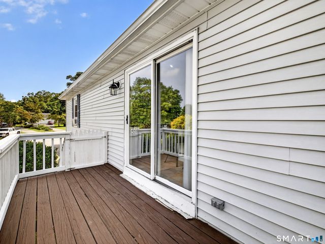 25 Penny Lane, New London, CT 06320