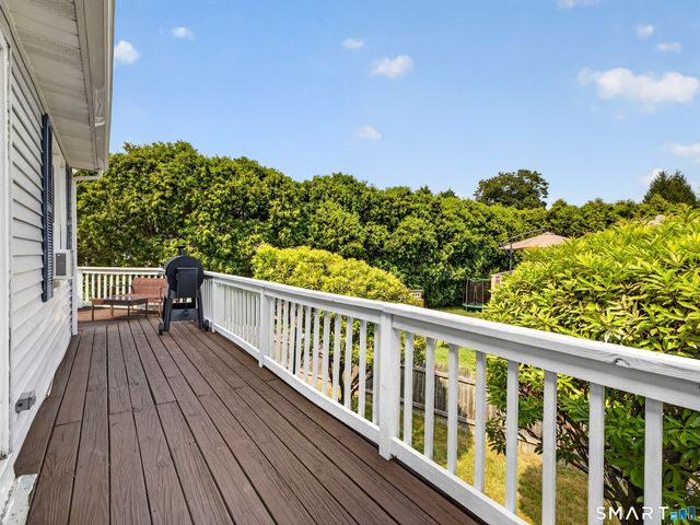 25 Penny Lane, New London, CT 06320