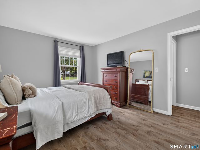 25 Penny Lane, New London, CT 06320