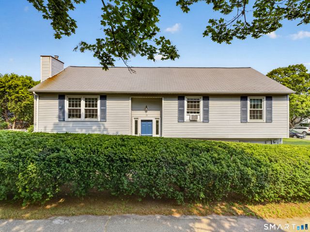 25 Penny Lane, New London, CT 06320