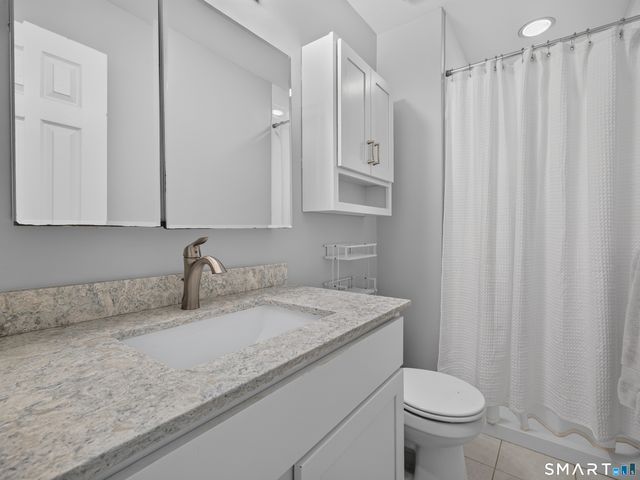 25 Penny Lane, New London, CT 06320