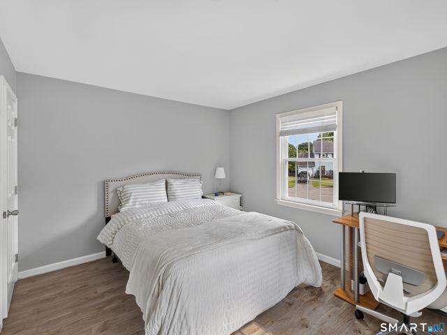 25 Penny Lane, New London, CT 06320