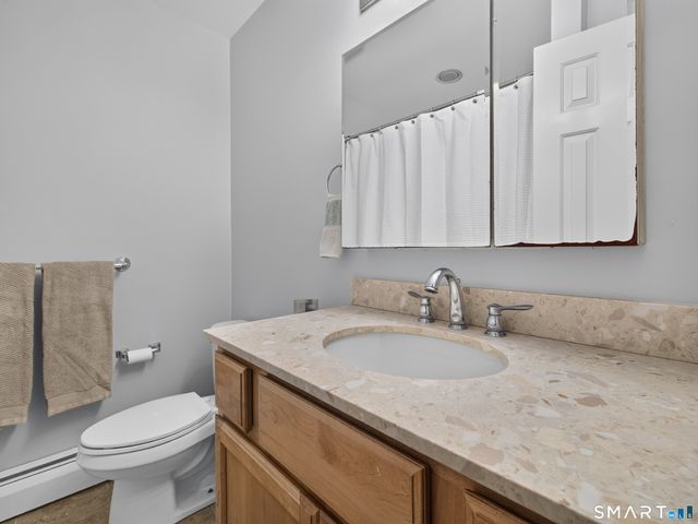 25 Penny Lane, New London, CT 06320