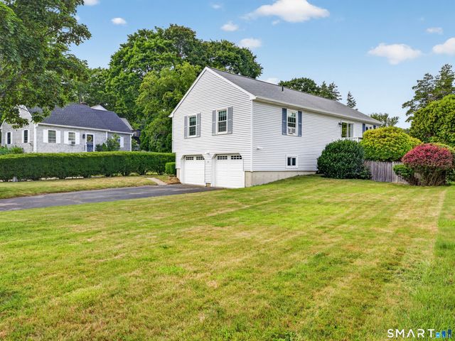 25 Penny Lane, New London, CT 06320