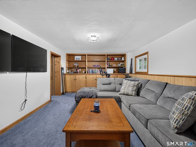 25 Penny Lane, New London, CT 06320