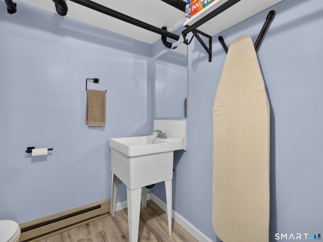 25 Penny Lane, New London, CT 06320