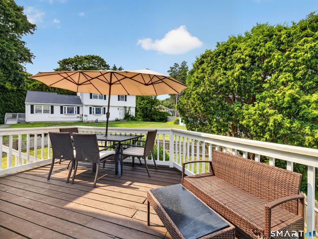 25 Penny Lane, New London, CT 06320