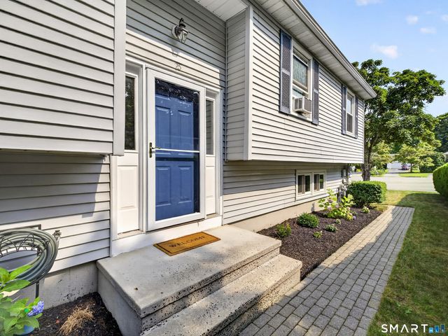 25 Penny Lane, New London, CT 06320