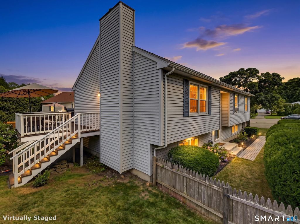 25 Penny Lane, New London, CT 06320