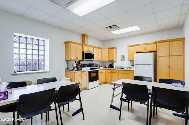 218 E Bridge Street, Breaux Bridge, LA 70517