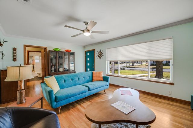 1500 Villanova DR, Austin, TX 78757