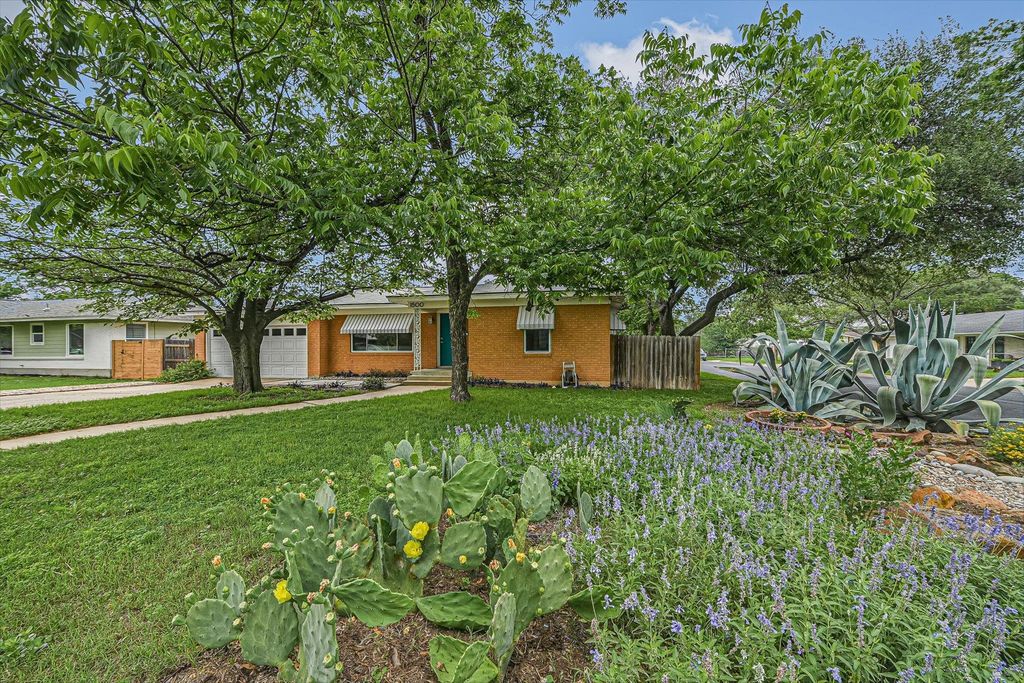 1500 Villanova DR, Austin, TX 78757