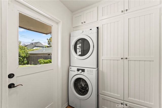 2205 Las Lunas, Pasadena, CA 91107