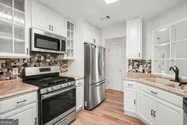 92 Dogwood Lakes Drive, Hampton, GA 30228
