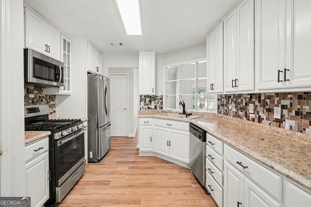 92 Dogwood Lakes Drive, Hampton, GA 30228
