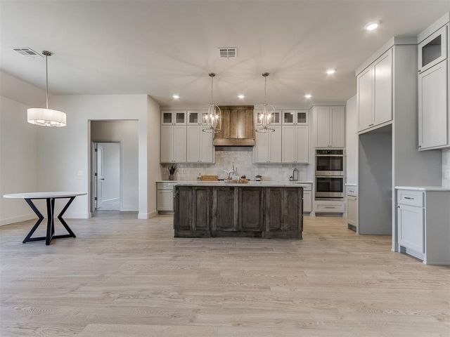 508 S Freedom Drive, Mustang, OK 73064