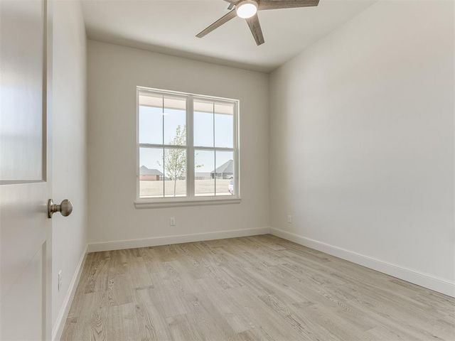 508 S Freedom Drive, Mustang, OK 73064