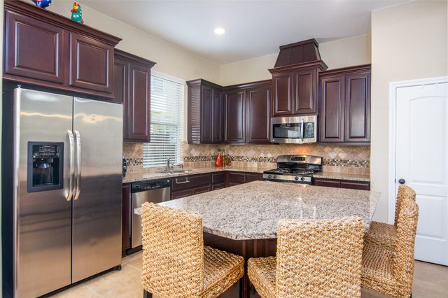 11 Cheswood Manor, The Woodlands, TX 77382