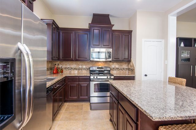 11 Cheswood Manor, The Woodlands, TX 77382