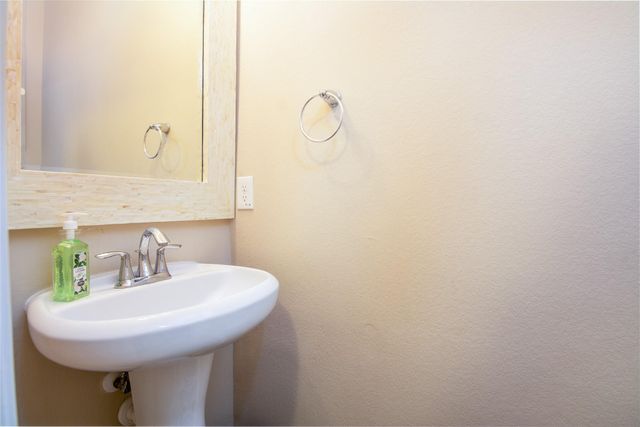 11 Cheswood Manor, The Woodlands, TX 77382