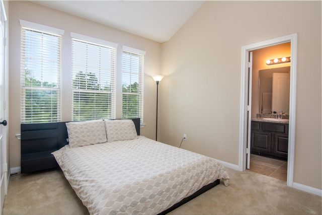 11 Cheswood Manor, The Woodlands, TX 77382