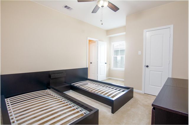 11 Cheswood Manor, The Woodlands, TX 77382