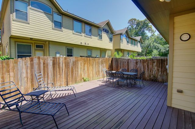 11 Cheswood Manor, The Woodlands, TX 77382