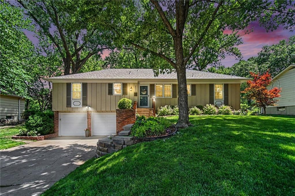 6631 Larsen Lane, Shawnee, KS 66203