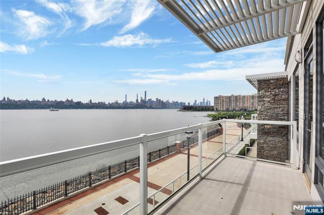 3 Somerset Lane 113, Edgewater, NJ 07020