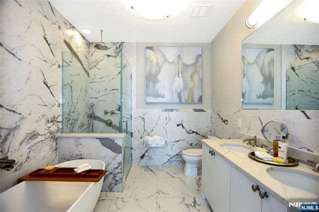 3 Somerset Lane 113, Edgewater, NJ 07020