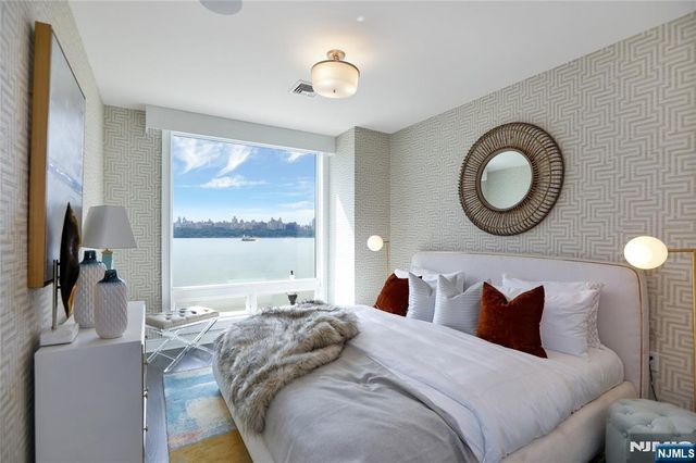 3 Somerset Lane 113, Edgewater, NJ 07020