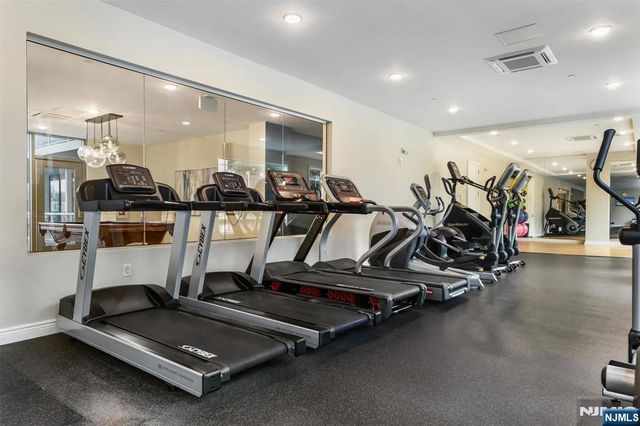 3 Somerset Lane 113, Edgewater, NJ 07020