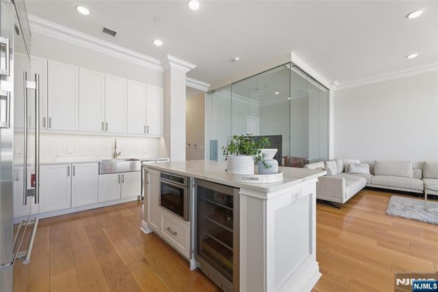 3 Somerset Lane 113, Edgewater, NJ 07020