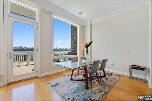 3 Somerset Lane 113, Edgewater, NJ 07020