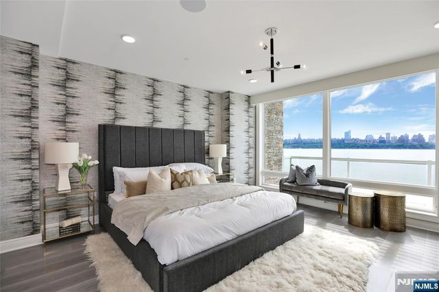 3 Somerset Lane 113, Edgewater, NJ 07020