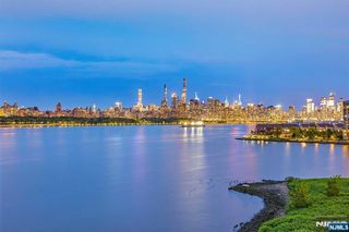 3 Somerset Lane 113, Edgewater, NJ 07020