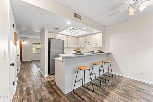 101 N Pine St Apt 2, New Smyrna Beach, FL 32169