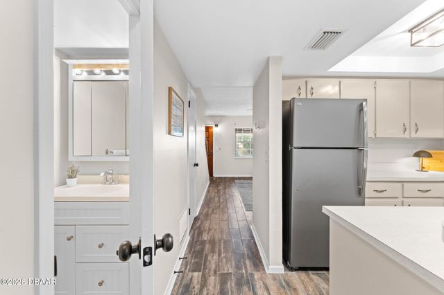 101 N Pine St Apt 2, New Smyrna Beach, FL 32169