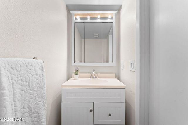 101 N Pine St Apt 2, New Smyrna Beach, FL 32169