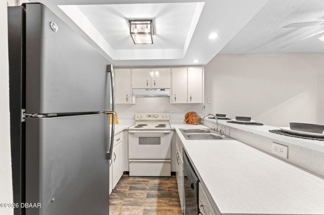 101 N Pine St Apt 2, New Smyrna Beach, FL 32169