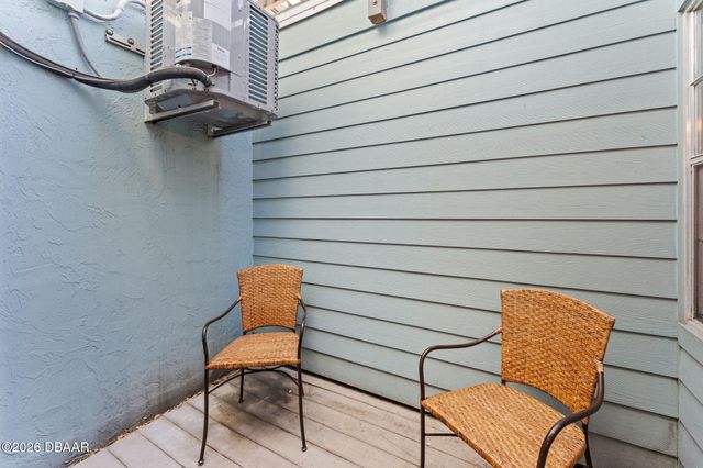 101 N Pine St Apt 2, New Smyrna Beach, FL 32169