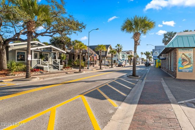 101 N Pine St Apt 2, New Smyrna Beach, FL 32169