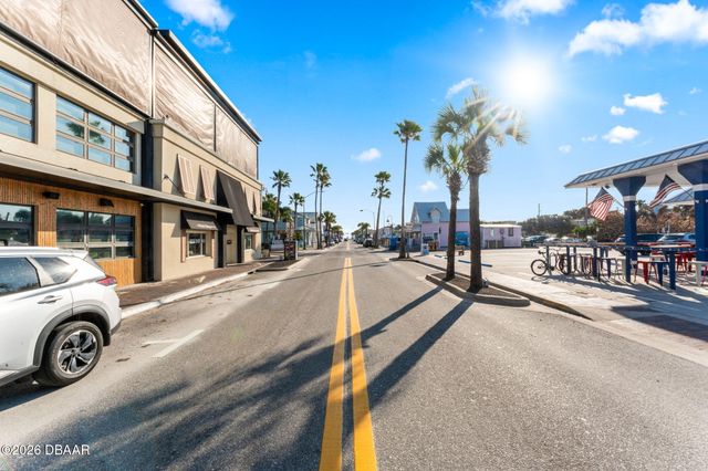 101 N Pine St Apt 2, New Smyrna Beach, FL 32169