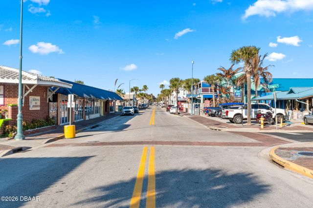 101 N Pine St Apt 2, New Smyrna Beach, FL 32169