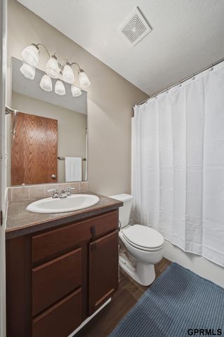 7620 Glynoaks Ct Court, Lincoln, NE 68516