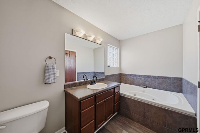 7620 Glynoaks Ct Court, Lincoln, NE 68516