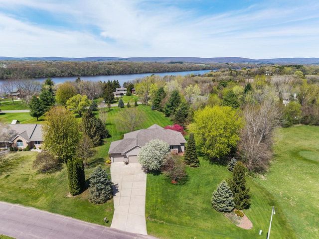 W14110 Crestview Drive, Prairie Du Sac, WI 53578