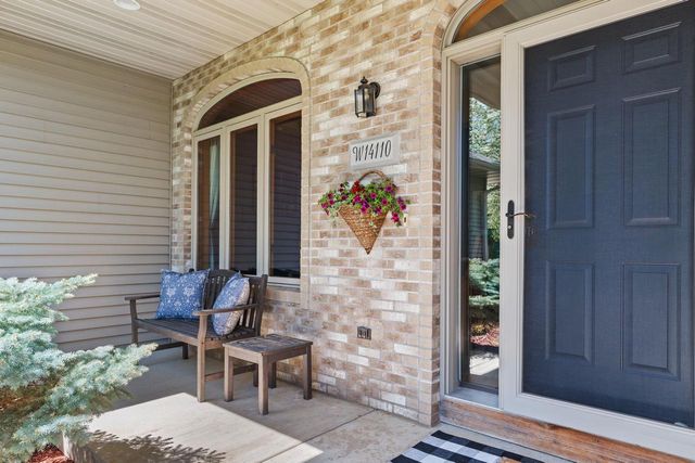 W14110 Crestview Drive, Prairie Du Sac, WI 53578