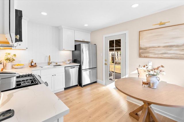 1531 Dickson St, Sacramento, CA 95822